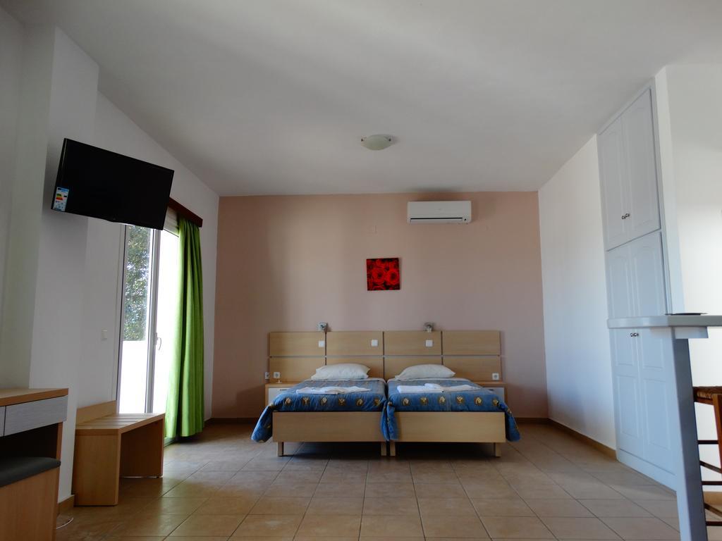 Paradiso Hotel Sea View And Pool Suites Ipsos Corfu Quarto foto